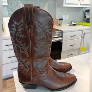 Ariat Heritage Brown Leather Western Cowboy Boots size 10D Mens.